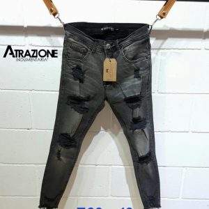 Jeans elastizado con roturas