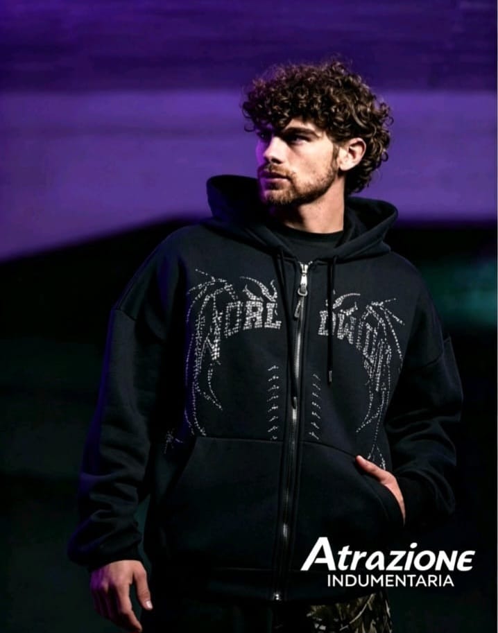 Campera de friza con capucha estampada